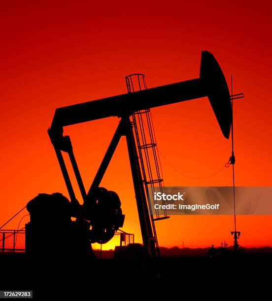 Pumpjack Sylwetka - zdjęcia stockowe i więcej obrazów Alberta - Alberta, Bez ludzi, Biznes