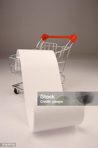 Foto de Em Branco Lista De Compras No Carrinho e mais fotos de stock de Carrinho de compras - Carrinho de compras, Documento, Esporte