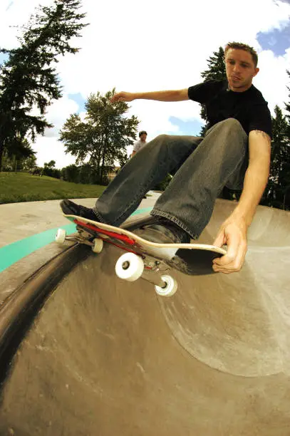 Photo of Skateboarder - Frontside 5-0 Grind