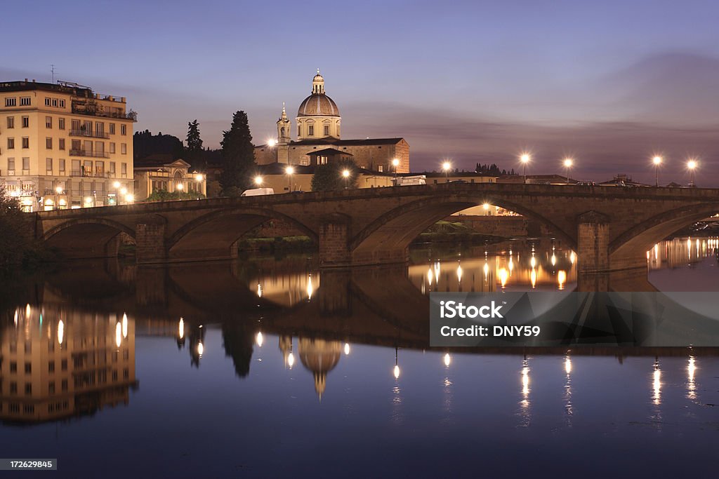Crépuscule de pont sur l'Arno à Florence, Italie - Photo de Destination de voyage libre de droits