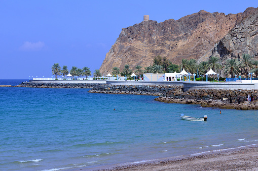 Kalbooh / Kalbuh, Old Muscat, Muscat Governorate, Oman: ancient fishing village with a pleasant beach on a bay under the Al Hajar mountains - located after Riyam, at the entrance to Old Muscat - large public park under the cliffs and watch tower of Cape Kalbooh.