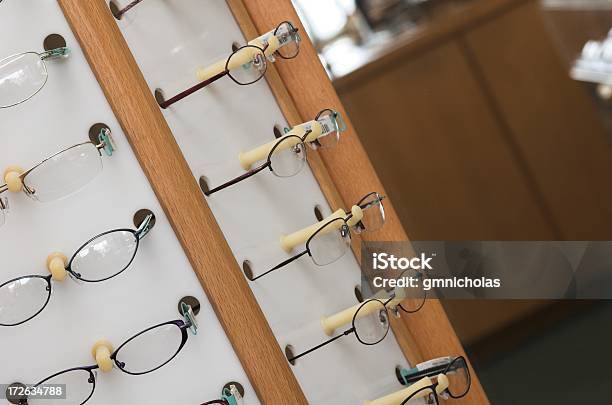 Optische Shop Stockfoto und mehr Bilder von Auslage - Auslage, Ausrüstung und Geräte, Bifokalbrille