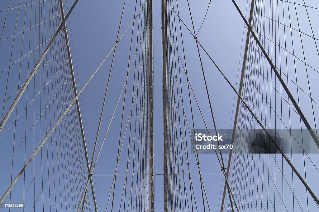 Ponte di Brooklyn cavi - Foto stock royalty-free di Blu