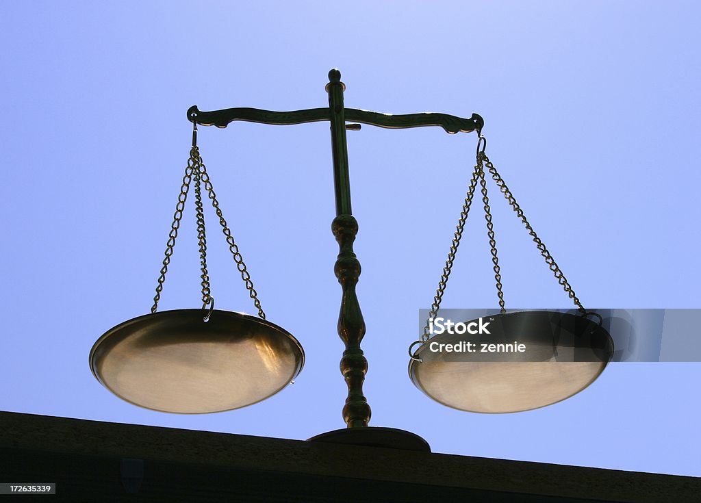 Saldo giustizia bilancia dal basso - Foto stock royalty-free di Autorità