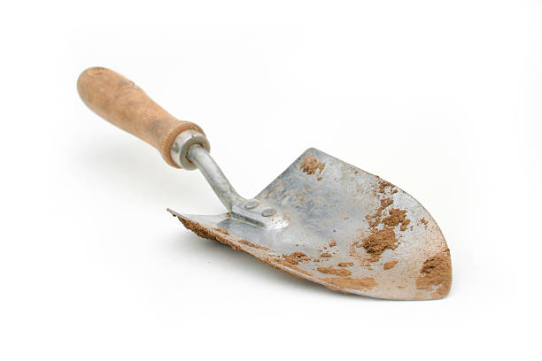 грязный spade (2 - trowel shovel gardening equipment isolated стоковые фото и изображения