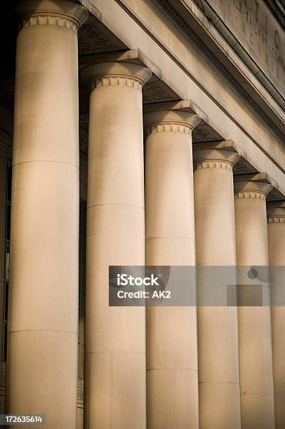 Dórico Colunas - Fotografias de stock e mais imagens de Arquitetura - Arquitetura, Bege, Capitel
