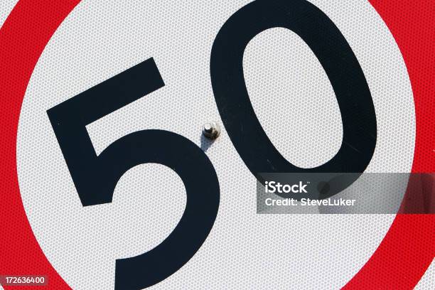 Geschwindigkeitsbegrenzung Stockfoto und mehr Bilder von Schild - Schild, Zahl 50, Geschwindigkeitsbegrenzung