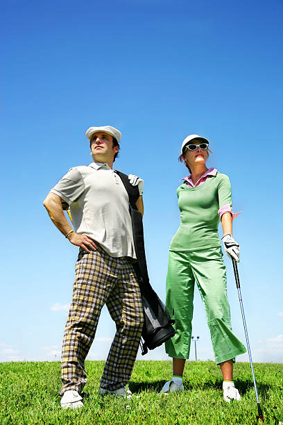 골프 부과하는 newbie - golf women female concentration 뉴스 사진 이미지