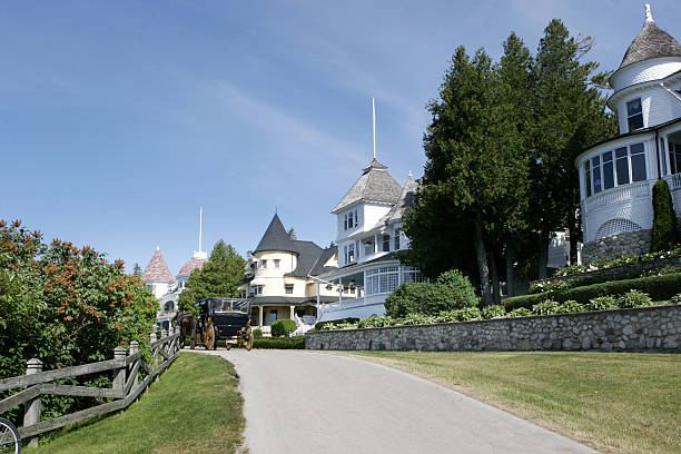 istock Victorian homes - Mackinac Island 172636703