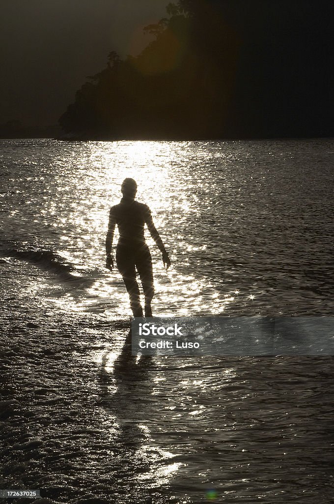 Kind zu Fuß auf dem Strand - Lizenzfrei Abgeschiedenheit Stock-Foto