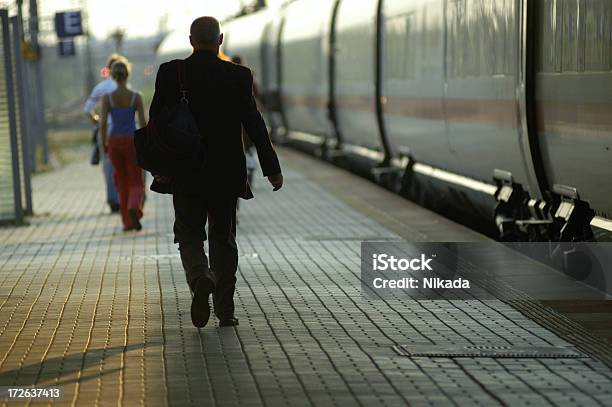 Zug Stockfoto und mehr Bilder von Bahnreisender - Bahnreisender, Berufliche Beschäftigung, Einsamkeit