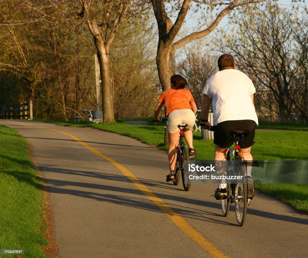 Paar auf Gewichtsabnahme Ride - Lizenzfrei Abnehmen Stock-Foto