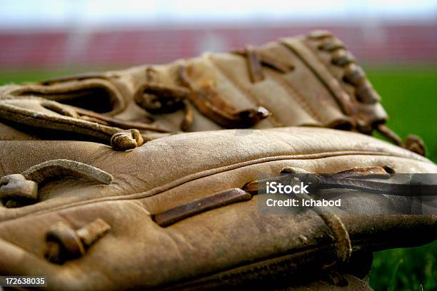 Guante De Béisbol Primer Plano Foto de stock y más banco de imágenes de Atrapar - Atrapar, Blanco - Color, Béisbol