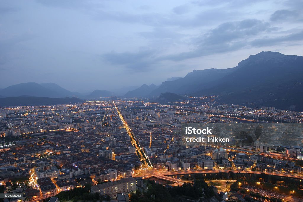 Grenoble di notte - Foto stock royalty-free di Ambientazione esterna
