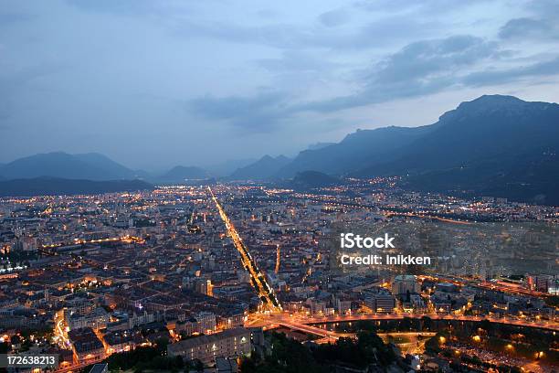 Foto de Grenoble Por Diária e mais fotos de stock de Azul - Azul, Cidade, Céu - Fenômeno natural