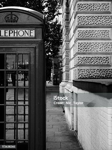 Bw London Phonebooth - Fotografie stock e altre immagini di Bianco - Bianco, Bianco e nero, Cabina telefonica