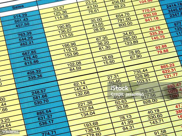 Niebieski I Żółty Arkusz - zdjęcia stockowe i więcej obrazów Arkusz kalkulacyjny - Arkusz kalkulacyjny, Doradca finansowy, Finanse