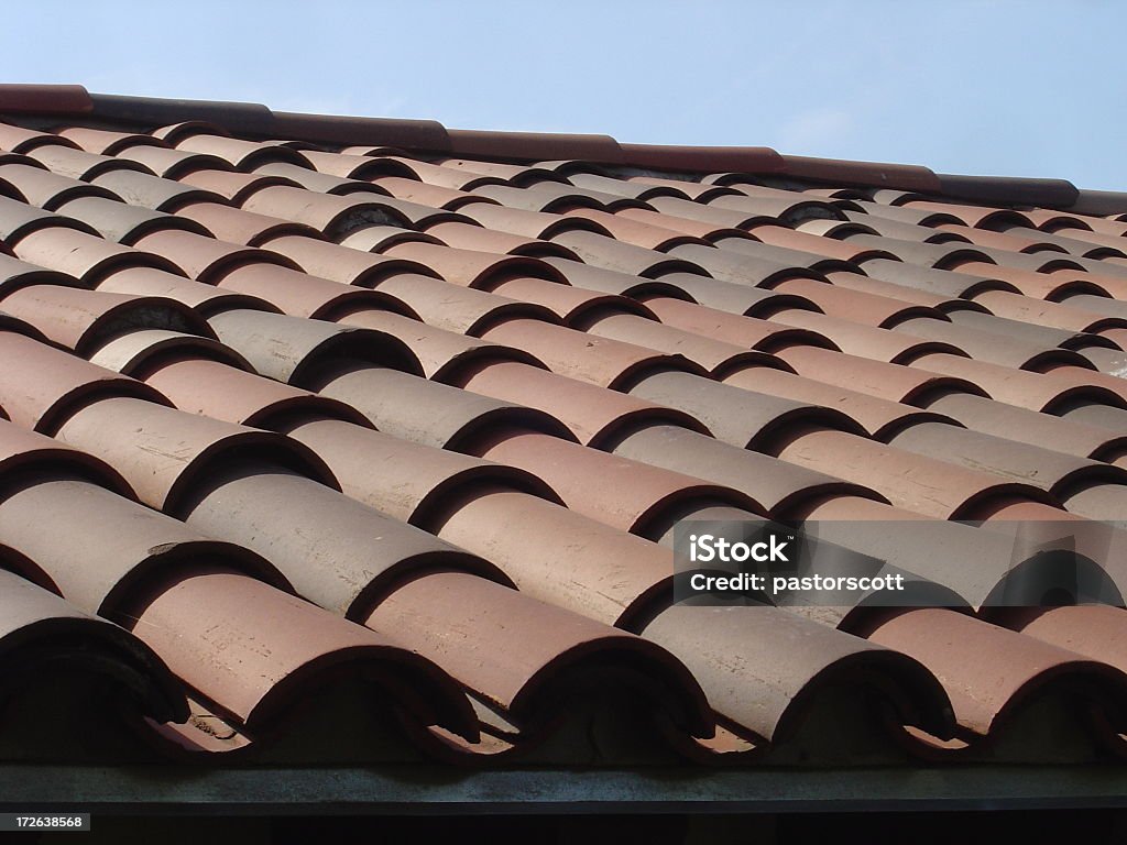Clay Toit en tuiles sur le toit - Photo de Adobe libre de droits