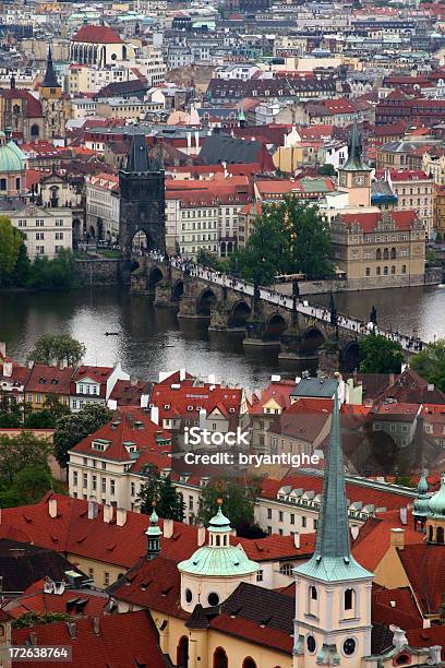 Praga Z Góry - zdjęcia stockowe i więcej obrazów Bez ludzi - Bez ludzi, Dach, Europa - Lokalizacja geograficzna