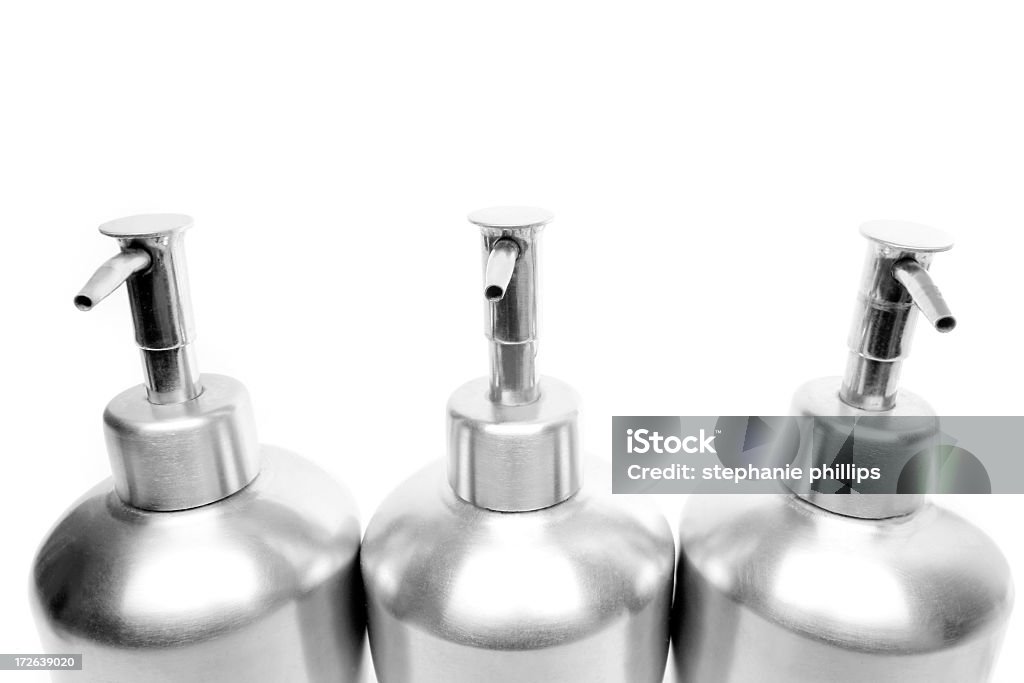 Fila di 3 acciaio inossidabile appositi dispenser - Foto stock royalty-free di Acciaio inossidabile