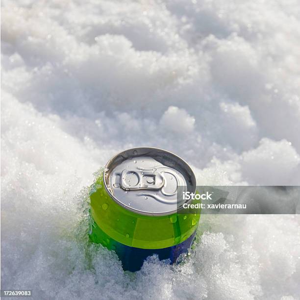 Zimny Napój - zdjęcia stockowe i więcej obrazów Lód - Lód, Puszka, Alkohol - napój
