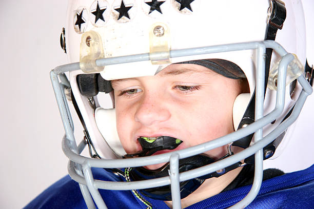 fútbol serie (17 - youth league american football childhood helmet fotografías e imágenes de stock