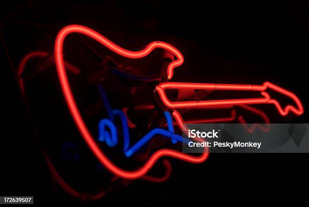 Guitarra Eléctrica En Neón Rojo Foto de stock y más banco de imágenes de Iluminación de neón - Iluminación de neón, Guitarra, Música rock