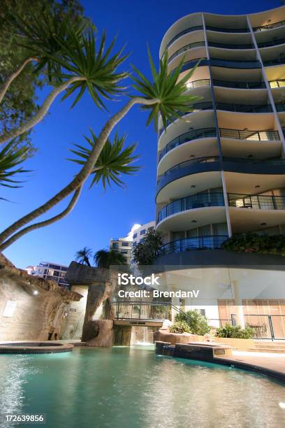 Resort Con Piscina - Fotografie stock e altre immagini di Albergo di lusso - Albergo di lusso, Esterno di un edificio, Accendere (col fuoco)