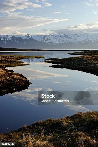静かな反射 - アイスランドのストックフォトや画像を多数ご用意 - アイスランド, スポーツ, フィヨルド