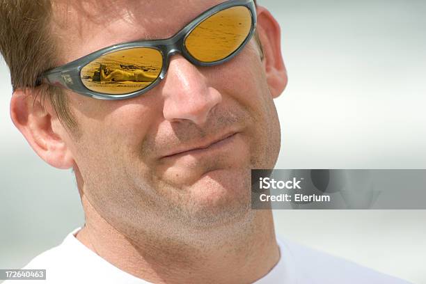 Bikini Strand Sonnenbrille Stockfoto und mehr Bilder von Aussicht genießen - Aussicht genießen, Eine Person, Erwachsene Person