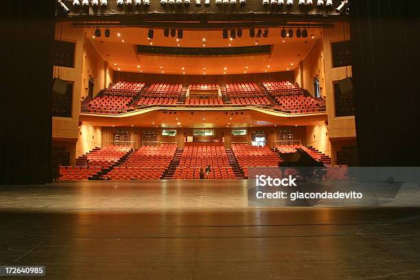 Grand Theatre - Fotografie stock e altre immagini di Pianoforte - Pianoforte, Palcoscenico, Auditorio