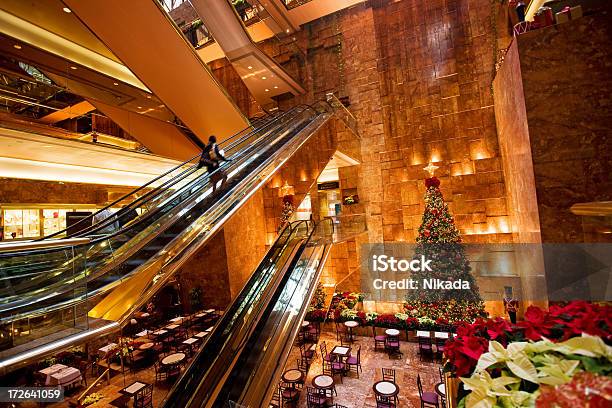 Compras De Navidad Foto de stock y más banco de imágenes de Ciudad de Nueva York - Ciudad de Nueva York, Navidad, Centro comercial