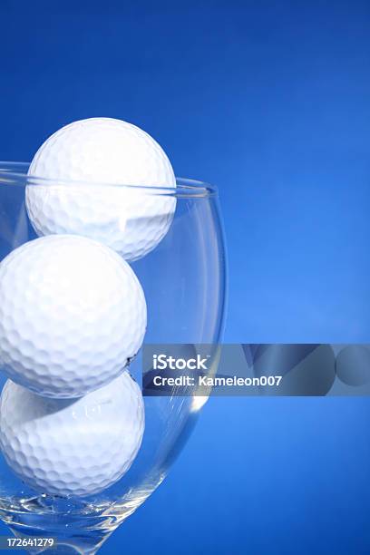 Golfball のワイングラスブルー - カラー画像のストックフォトや画像を多数ご用意 - カラー画像, ガラス, クローズアップ