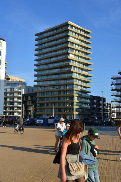 torre de residência "o'sea" apartamentos de férias residenciais - beach family boardwalk footpath - fotografias e filmes do acervo