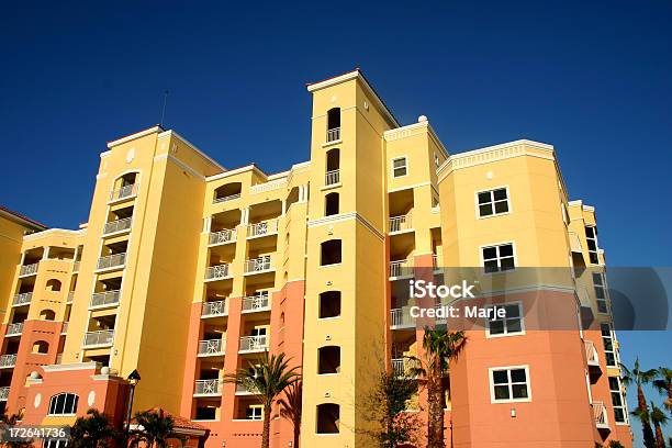Os Condomínios Highrise - Fotografias de stock e mais imagens de Apartamento - Apartamento, Arranha-céu, De Corpo Inteiro