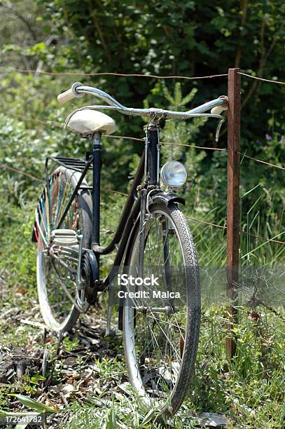 Vintage Fahrrad Stockfoto und mehr Bilder von Alt - Alt, Altertümlich, Autoscheinwerfer