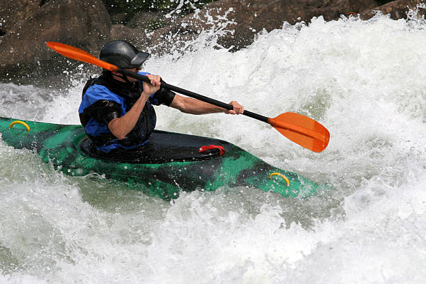 canoísta - white water atlanta kayak rapid kayaking - fotografias e filmes do acervo