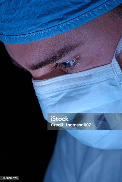 Médico No Trabalho - Fotografias de stock e mais imagens de Adulto - Adulto, Cirurgia, Cirurgião