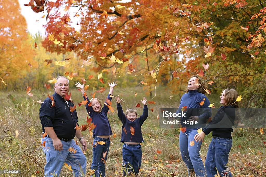 Familie Blätter in die - Lizenzfrei Beide Elternteile Stock-Foto