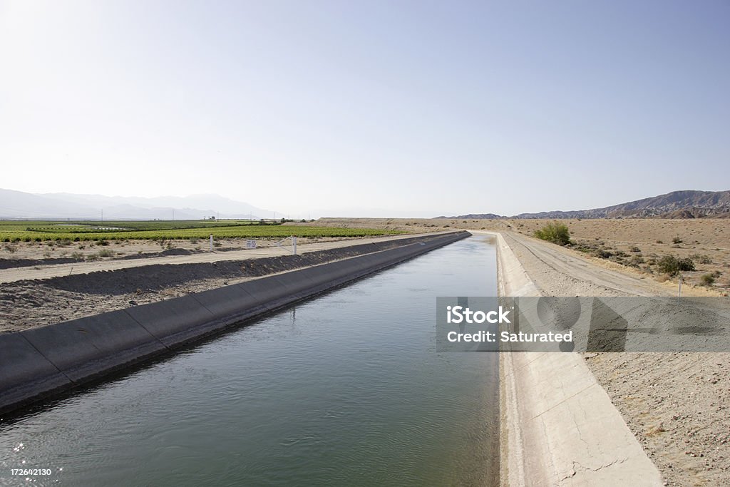 灌漑運河 - カリフォルニア州のロイヤリティフリーストックフォト