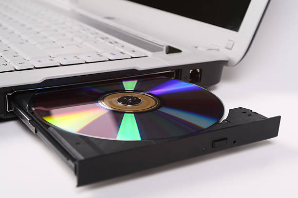 laptop mit dvd drive - dvd fotos stock-fotos und bilder