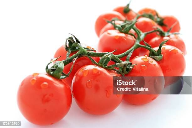 체리 토마토 덩굴에 대한 스톡 사진 및 기타 이미지 - 덩굴, 토마토-채소, 흰색 배경