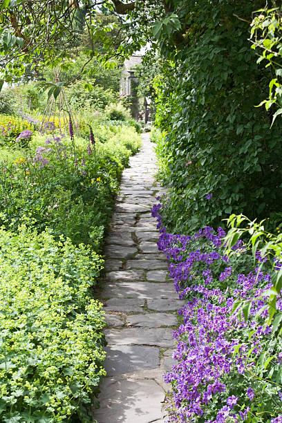 istock English Cottage Garden 172642719