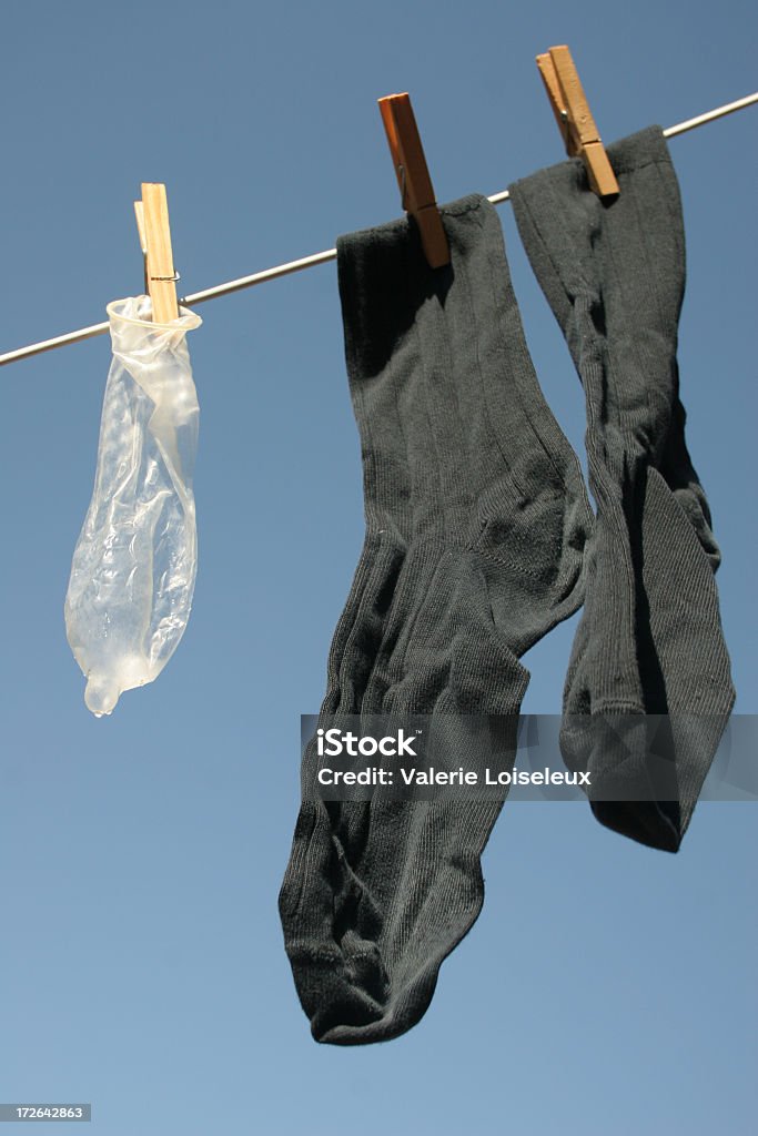 Condón con sus calcetines - Foto de stock de Condón libre de derechos