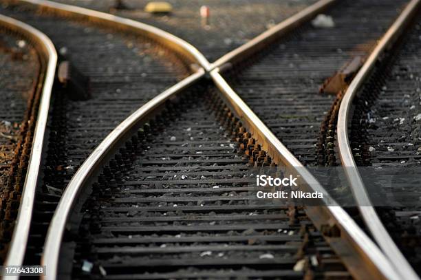 Pistas De Carril Foto de stock y más banco de imágenes de Separación - Separación, Vía de tren, Acero