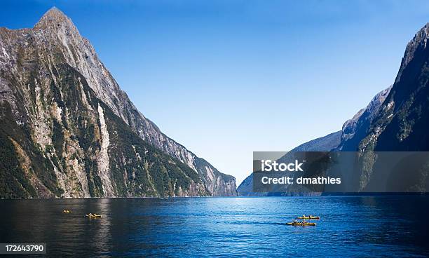 Kayak Di Milford Sound - Fotografie stock e altre immagini di Nuova Zelanda - Nuova Zelanda, Stretto di Milford, Kayak