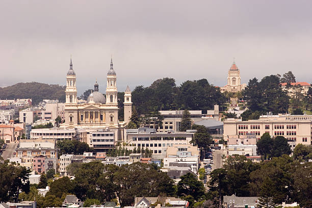 paysage de san francisco - saint ignatius church photos et images de collection