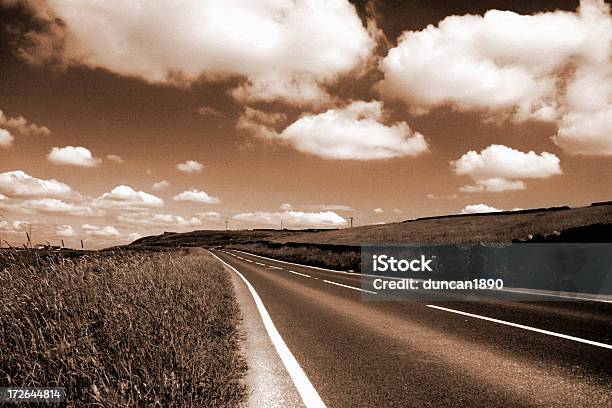 Сепия Road — стоковые фотографии и другие картинки Автострада - Автострада, Англия, Асфальт