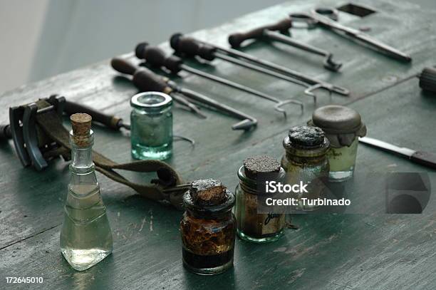 Anticuario Médicos Y Equipo Dental Foto de stock y más banco de imágenes de Horror - Horror, Sierra eléctrica, Embrujado