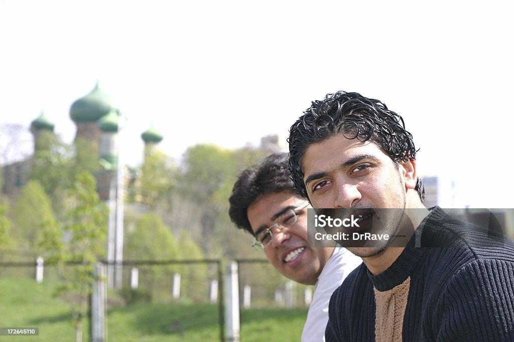 Retrato de dois amigos com Marco ao fundo - Foto de stock de Adolescente royalty-free